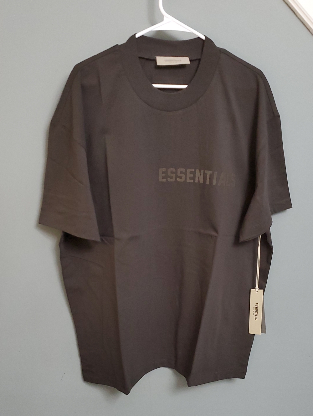 ESSENTIALS FEAR OF GOD Men’s Black/Charcoal Gray Logo Tee (sz M - XL)